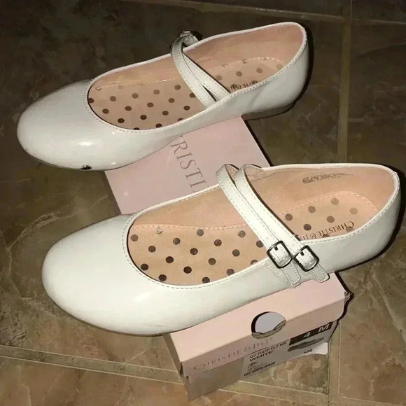 Christie & Jill Size 4 White Patent Flats with Strap. Preloved - Picture 3 of 7